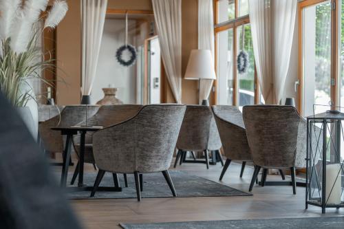 a dining room with a table and chairs at Hotel Reischach in Brunico