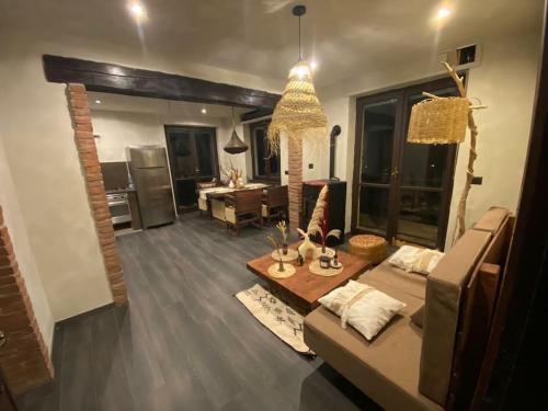 a living room with a couch and a table at Luxury Relax Idromassaggio in Meana di Susa
