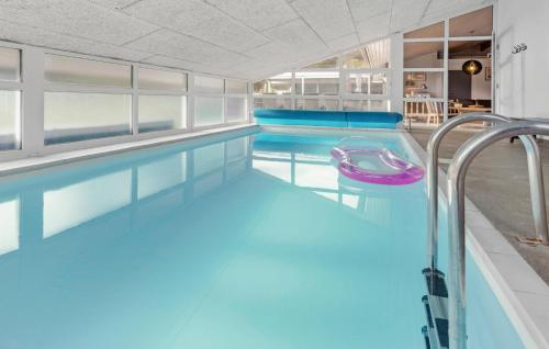 Kolam renang di atau dekat dengan Amazing Home In Ebeltoft With Sauna