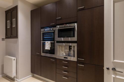 Kuchyň nebo kuchyňský kout v ubytování PickThePlace 3-bedroom Portman square