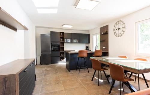 Awesome Home In Podstrana