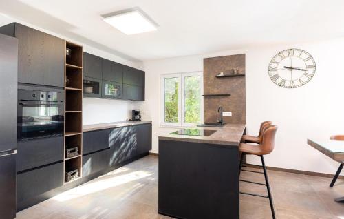 Awesome Home In Podstrana