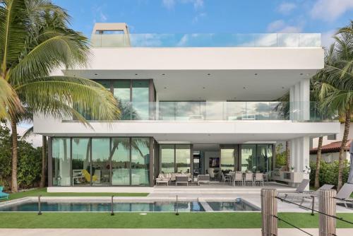 Swimmingpoolen hos eller tæt på Best Sunset Bayfront - pool jacuzzi pool table