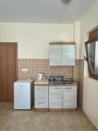 Η κουζίνα ή μικρή κουζίνα στο Villa Sofiya