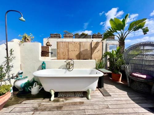 Outdoor Bathtub! 360 Rooftop with Chill Out and Amazing Views!