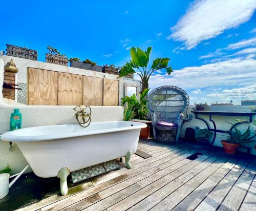Outdoor Bathtub! 360 Rooftop with Chill Out and Amazing Views!