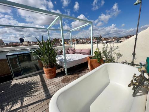 Outdoor Bathtub! 360 Rooftop with Chill Out and Amazing Views!