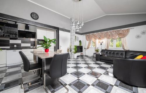 Cozy Apartment In Pula With Wifi