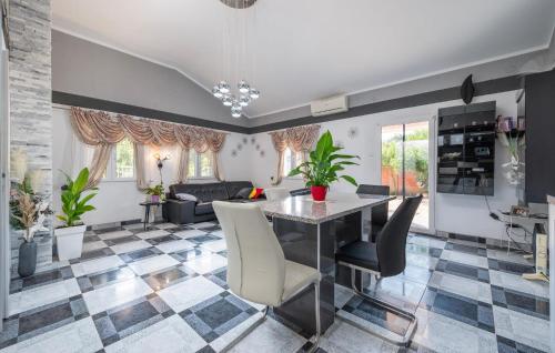 Cozy Apartment In Pula With Wifi