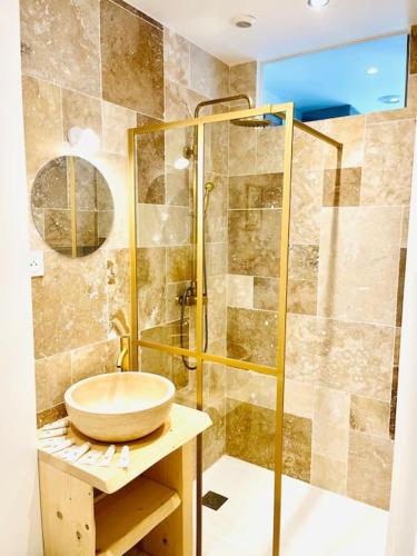 Stylish Loft Paris 17- 3 bdrs - 2 bathrs - 7 pers