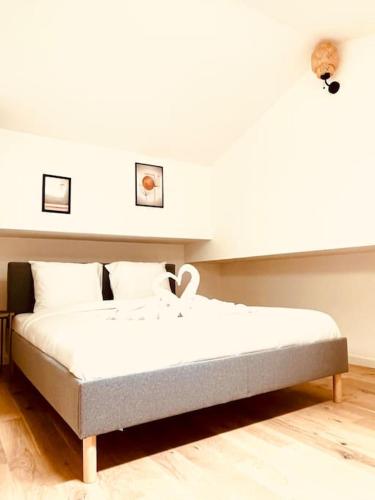 Stylish Loft Paris 17- 3 bdrs - 2 bathrs - 7 pers