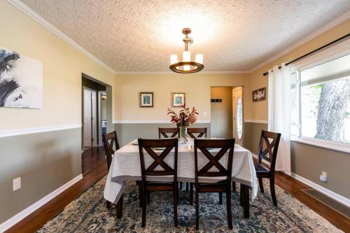 a dining room with a table and chairs at Waterfront Cabin With A View, Large Family Retreat, Pet Friendly in Warsaw