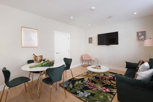 TV/trung tâm giải trí tại Dream Stays Bath - John Street Apartments