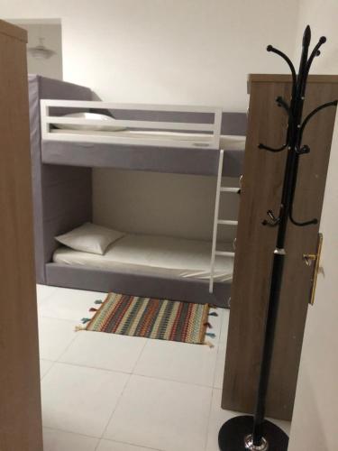 Una cama o camas en una habitación de Legacy Hostel