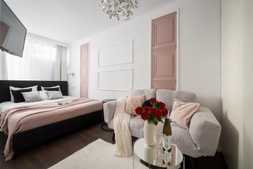 New Metropolis 2-Bedroom Suite 900m to Central Station with Air-conditioning