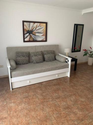 a white couch with pillows on it in a room at Fenix 2 in Colón