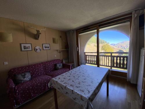 Résidence Soleil - Appartement T2 skis aux pieds avec vue sur les montagnes et place de parking privée couverte MAE-5401