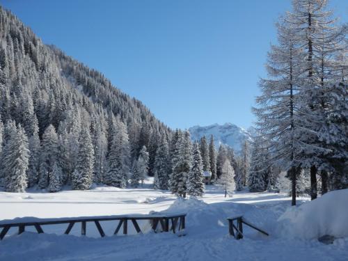 Rifugio Lago Nambino v zimě