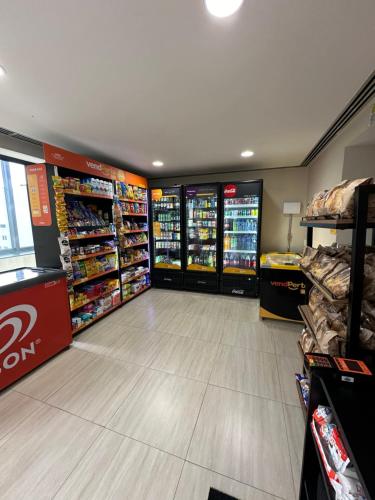 an empty aisle in a grocery store with drinks at JP Crauford Hospedagem in Sao Paulo