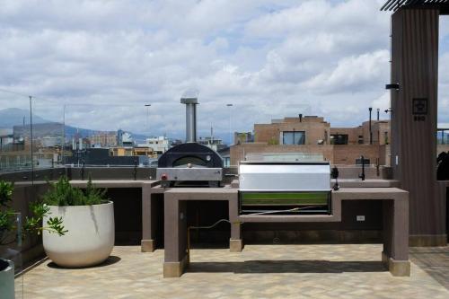 a grill on the roof of a building at Nuevo y moderno apto en Virrey in Bogotá