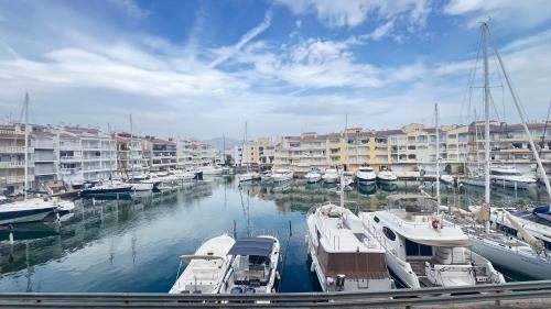 Apartamento A Frente del Canal con Terraza