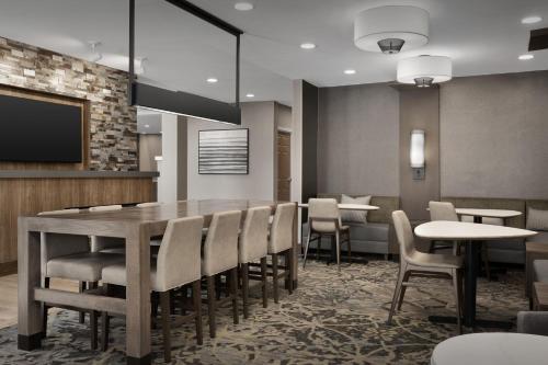 a dining room with a table and chairs at Residence Inn by Marriott BWI Airport in Linthicum Heights