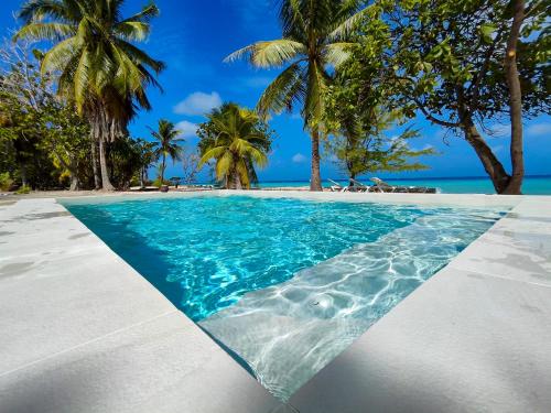 Bazén v ubytování Blue Lagoon Villa nebo v jeho okolí