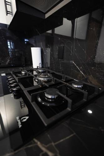 a kitchen with a black stove top with at Departamentos Amaneceres Zacatlán in Zacatlán