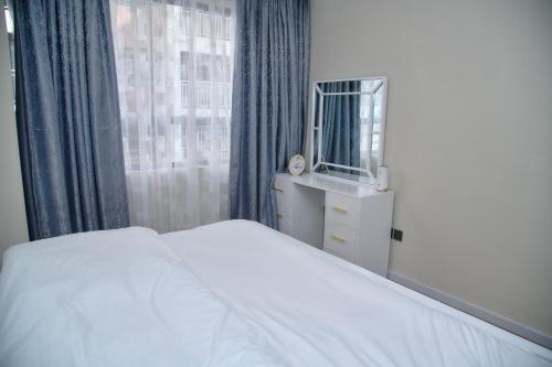 Ένα ή περισσότερα κρεβάτια σε δωμάτιο στο Modern Apartment Near Nairobi Airport with Swimming Pool