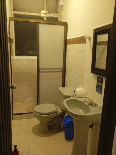 Un baño de Hotel Ricocampo