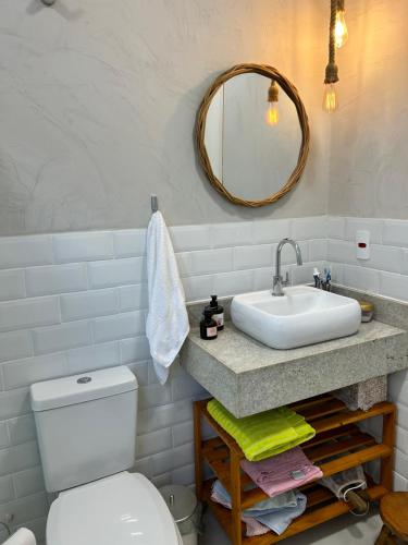 Bilik mandi di Casa de praia nova e completa em jaconé