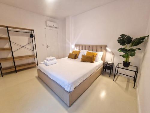 Ένα ή περισσότερα κρεβάτια σε δωμάτιο στο Firstfloorby22
