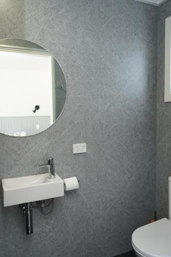 a bathroom with a sink and a mirror at Queensland Hotel in Goondiwindi