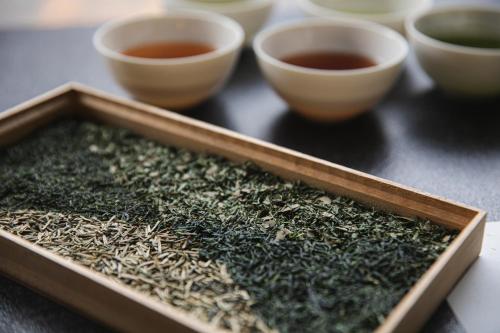 a tray of herbs and cups of tea on a table at Ureshino Motoyu in Ureshino