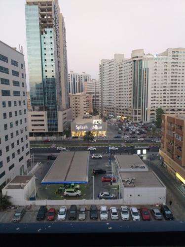 Nespecifikovaný výhled na destinaci Dubaj nebo výhled na město při pohledu z penzionu