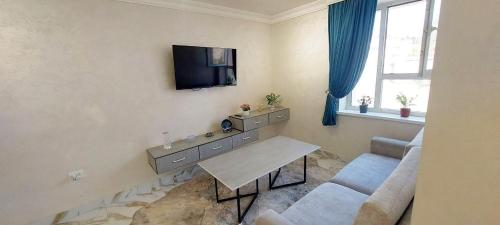 Een TV en/of entertainmentcenter bij home hotel registan
