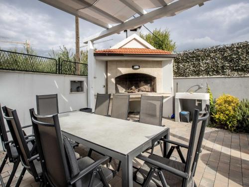 Apartment Villa Andelka with Swimming Pool