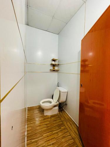 a bathroom with a toilet in a room at Chậm Homestay Đà Lạt in Da Lat
