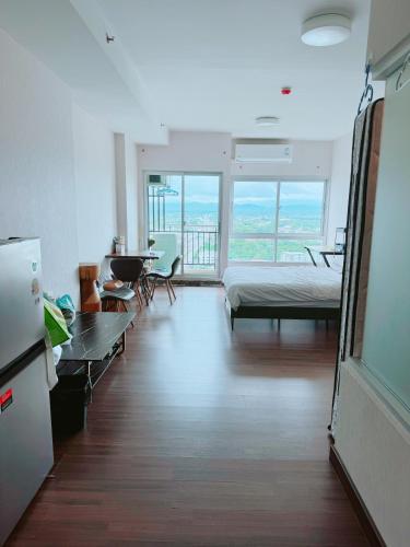 Postel nebo postele na pokoji v ubytování supalai monte II swimming condo