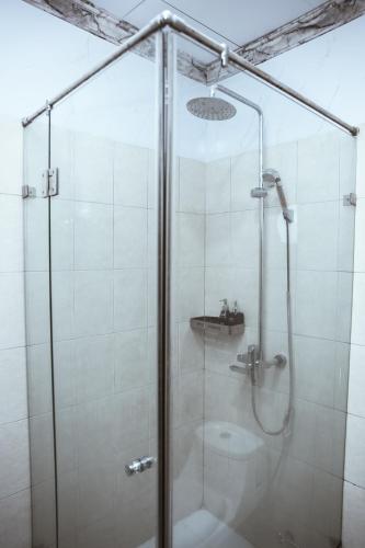 a bathroom with a shower and a toilet at Vientiane Garden Villa Hotel And Coffee in Vientiane