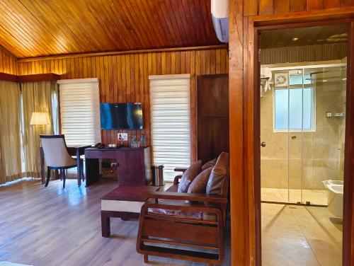 Koupelna v ubytování Silent Brook Resort - Coorg