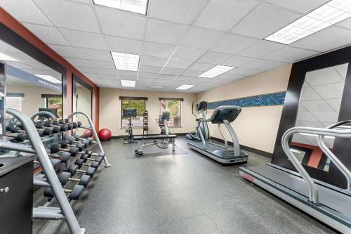 Pusat kecergasan dan/atau kemudahan kecergasan di Hampton Inn Stroudsburg Poconos