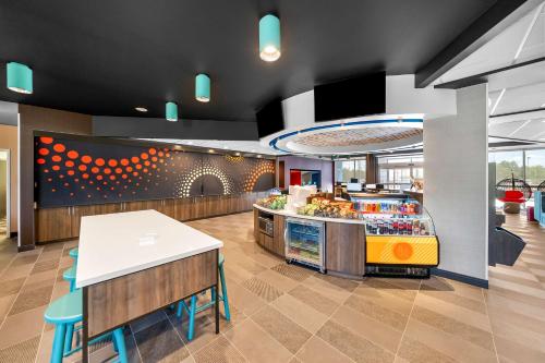 a fast food restaurant with a counter with food at Tru by Hilton Plano Hwy 75 in Plano