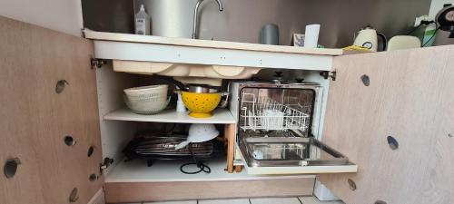 Una cocina o cocineta en Maisonnette à Montélimar