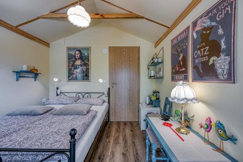 Gallery image of Tiny House Mona Lisa - Happy Rentals in Štanjel
