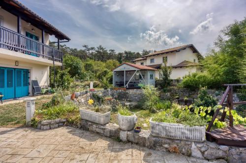 Gallery image of Tiny House Mona Lisa - Happy Rentals in Štanjel