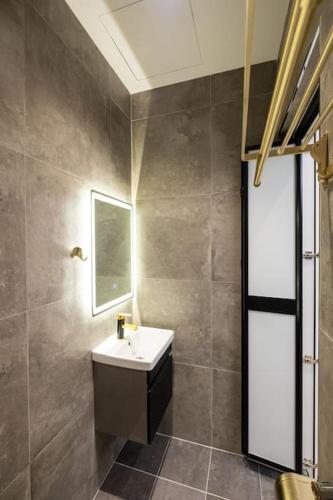Bagno di 4Rooms Elegance Dream House - 5Mins to Icon City