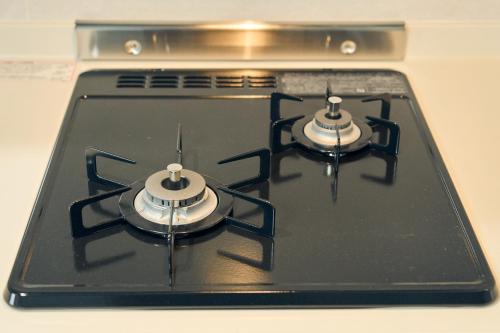 a stove top with two burners on top of it at Vacation Rental Hotel TENMONKAN in Kagoshima