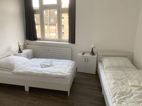 Katil atau katil-katil dalam bilik di Sleek Apartment in Troisdorf