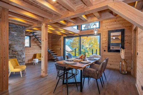 Χώρος καθιστικού στο Chalet en bois et pierre avec Bain nordique